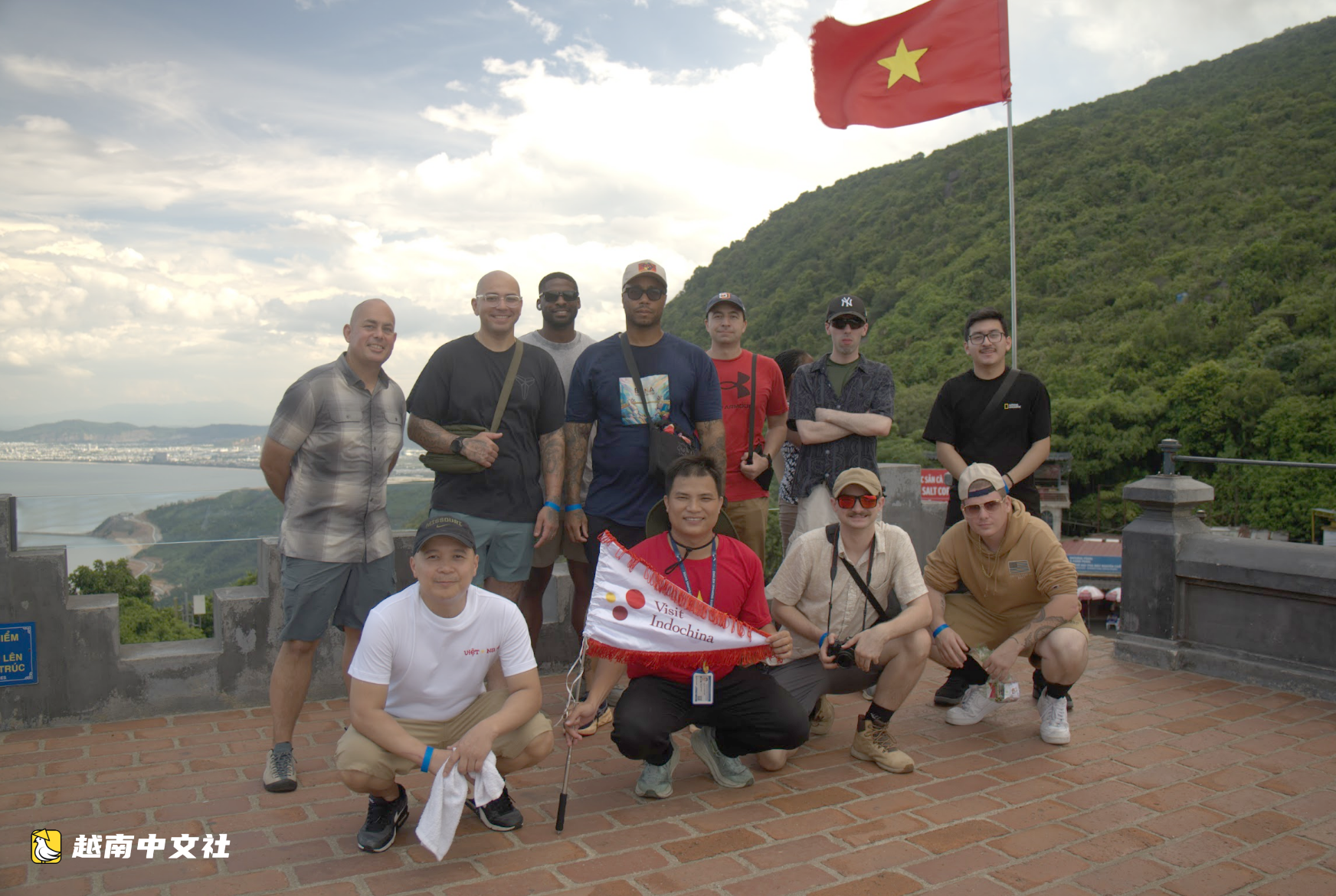 美國喬治·華盛頓號航母水手遊覽海雲峰,購買峴港南烏魚露