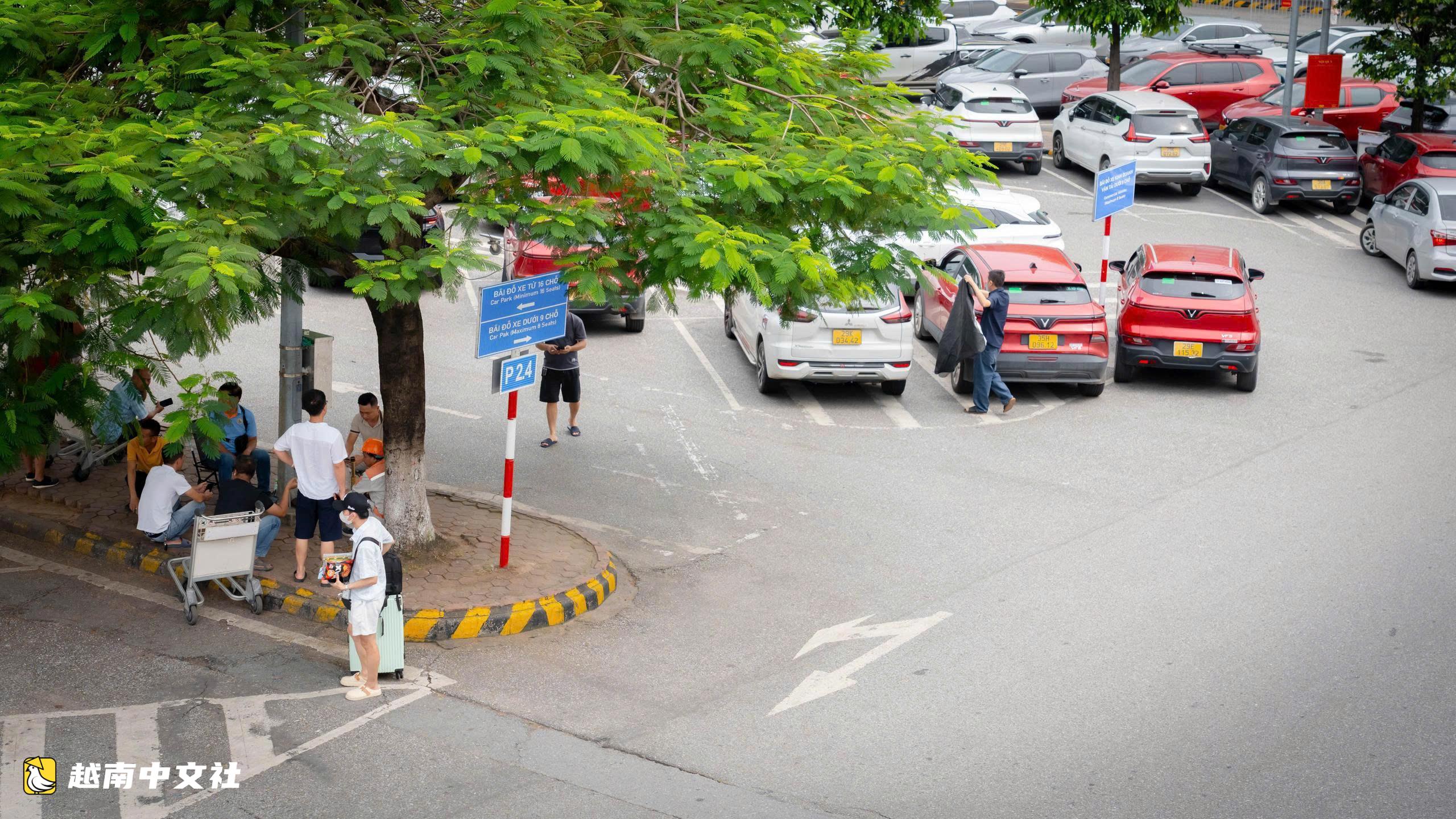 聽取乘客意見後,越南內排機場調整T1航站樓服務車輛接客車道