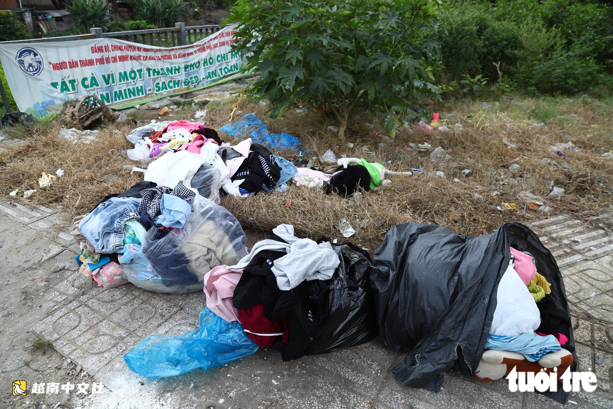 越南胡志明市平盛坊潘周楨街1050號公寓垃圾再現,當地擬安裝攝像頭