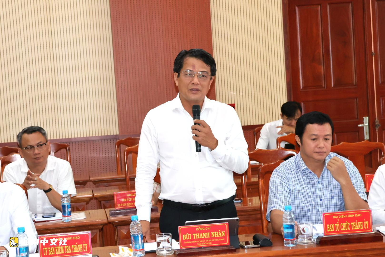胡志明市市委副書記文氏白雪與新淵坊黨委舉行工作會議