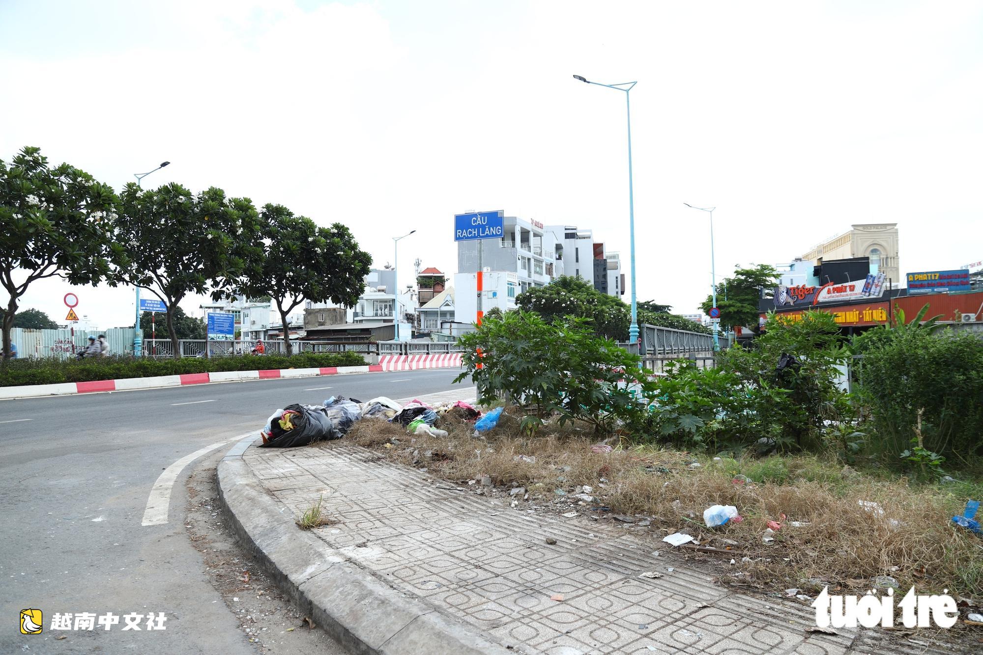 越南胡志明市平盛坊潘周楨街1050號公寓垃圾再現,當地擬安裝攝像頭