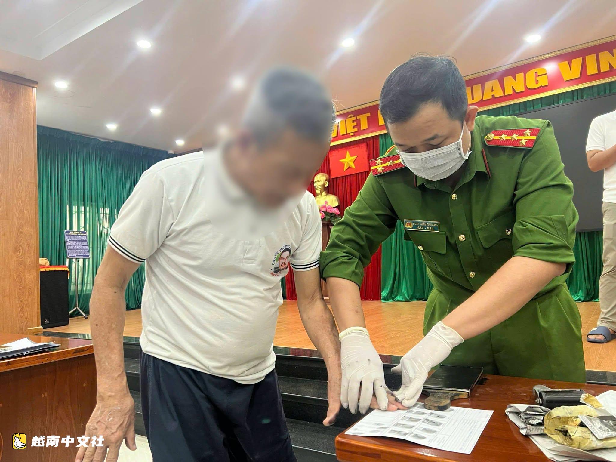 胡志明市公安接收被美國驅逐的47名越南公民