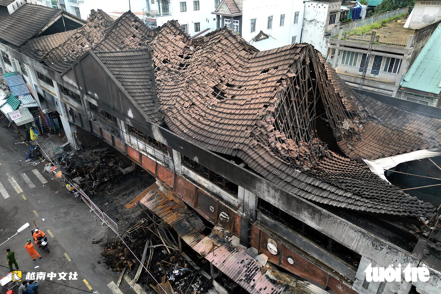 越南邊和市市場火災後攤位只剩框架,商品被燒燬