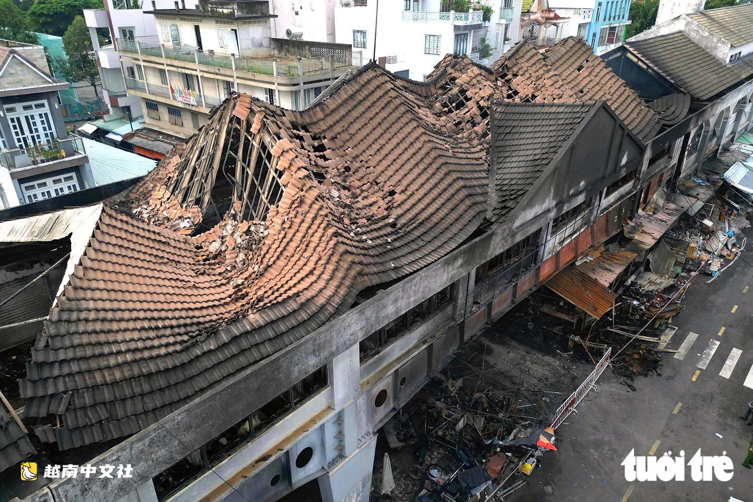 越南邊和市市場火災後攤位只剩框架,商品被燒燬