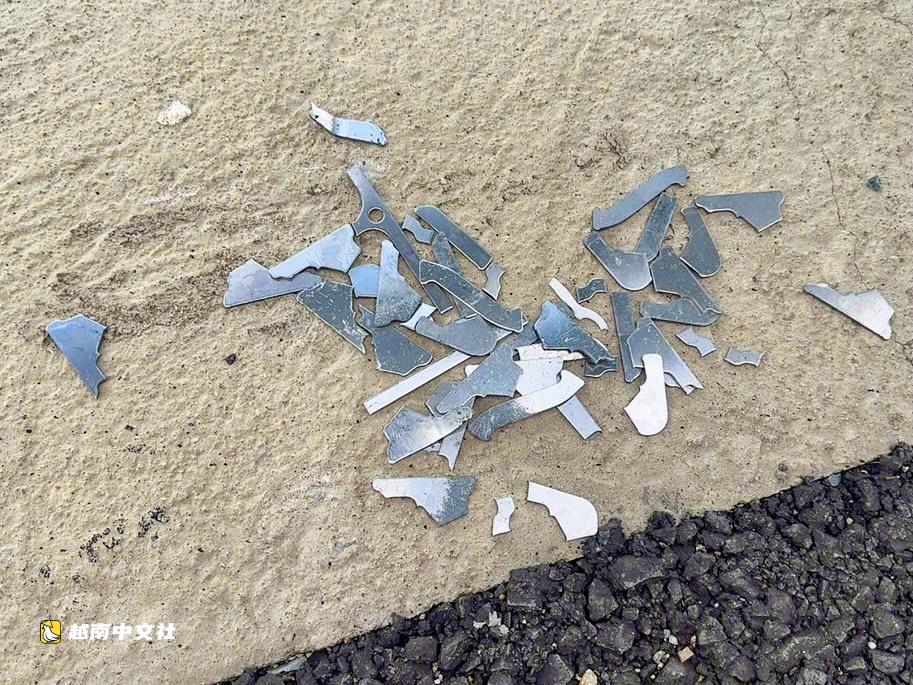 越南多樂省兩段高速公路上多輛車因壓到尖銳金屬碎片拋錨