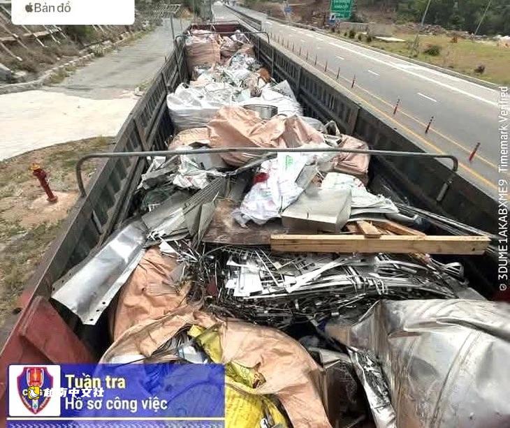 越南高速公路124輛車爆胎 系壓到廢料車掉落鐵屑所致