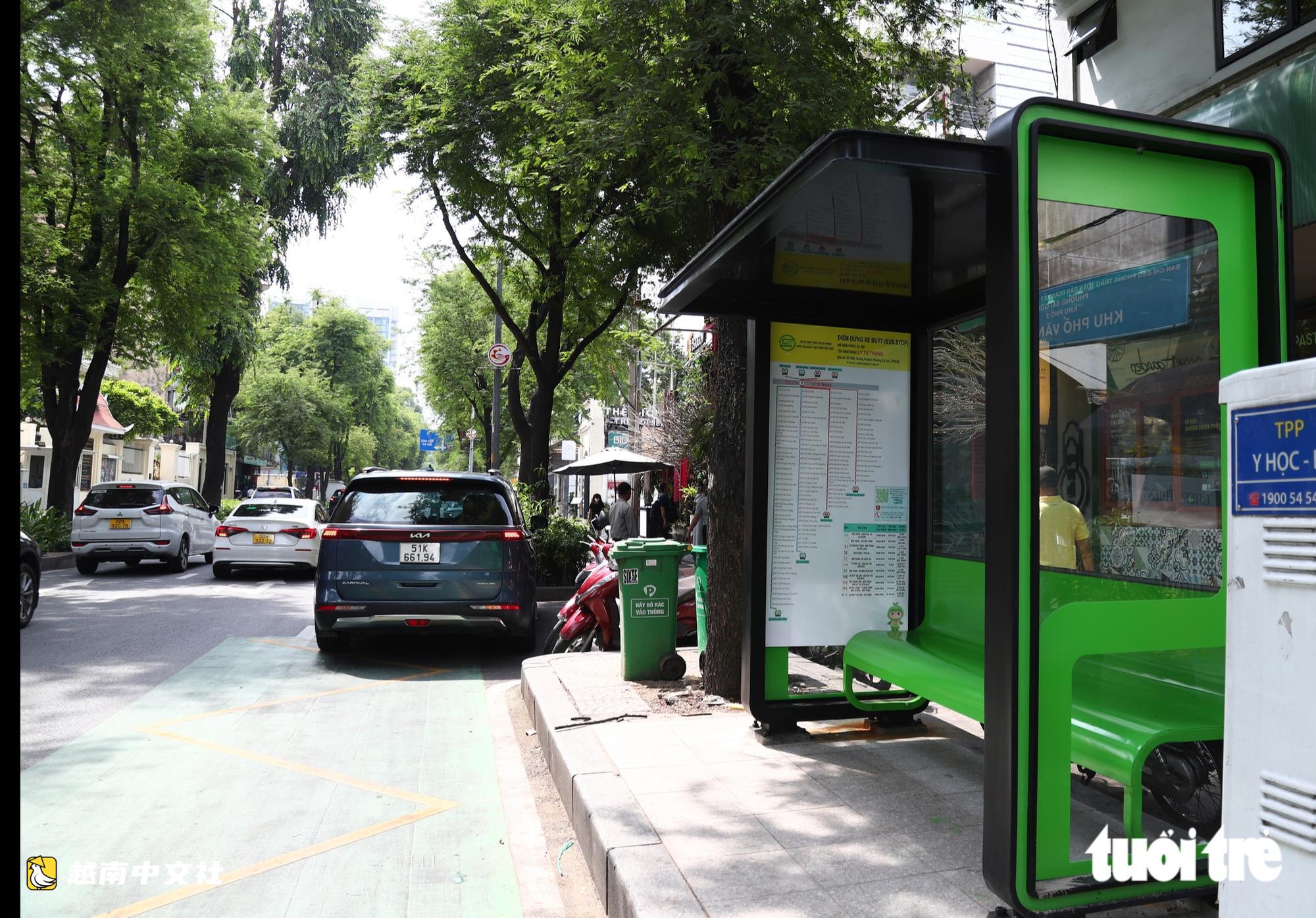 胡志明市根據市民意見繼續完善新型公交候車亭樣板