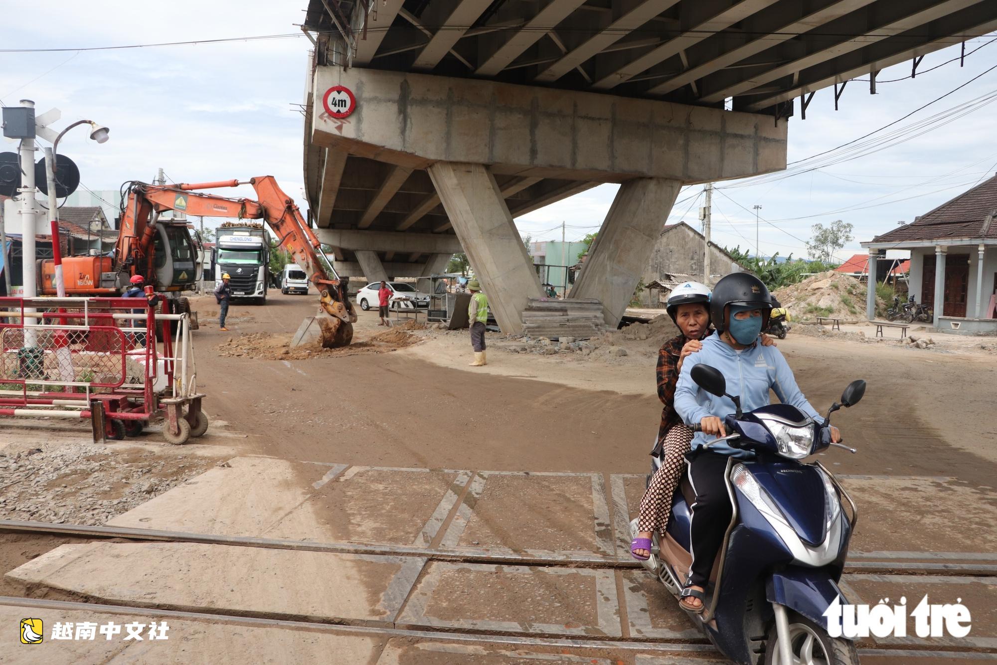 越南峴港1.8萬億盾公路工地事故：年輕女教師身亡，施工安全收緊