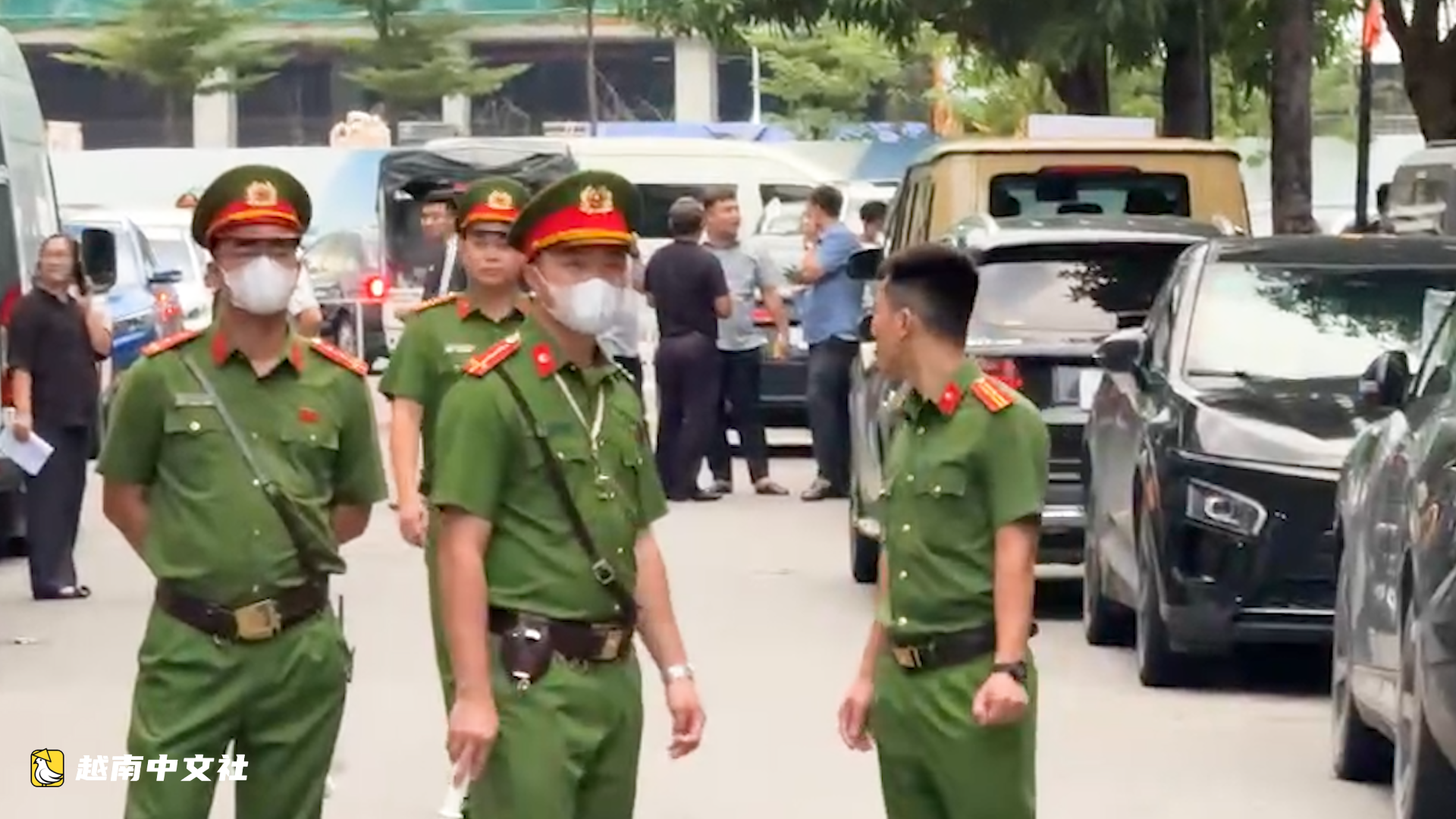 越南萊州省洪水災區鄉村不接受“訓花紅”的慈善捐款,只接收24個儲水罐