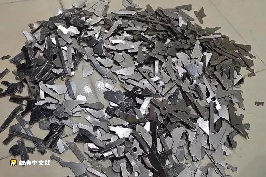 越南高速公路上散落廢料致超120輛汽車爆胎