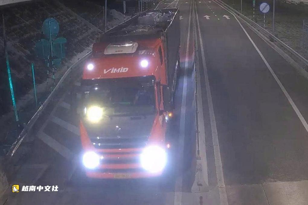 越南高速公路上散落廢料致超120輛汽車爆胎