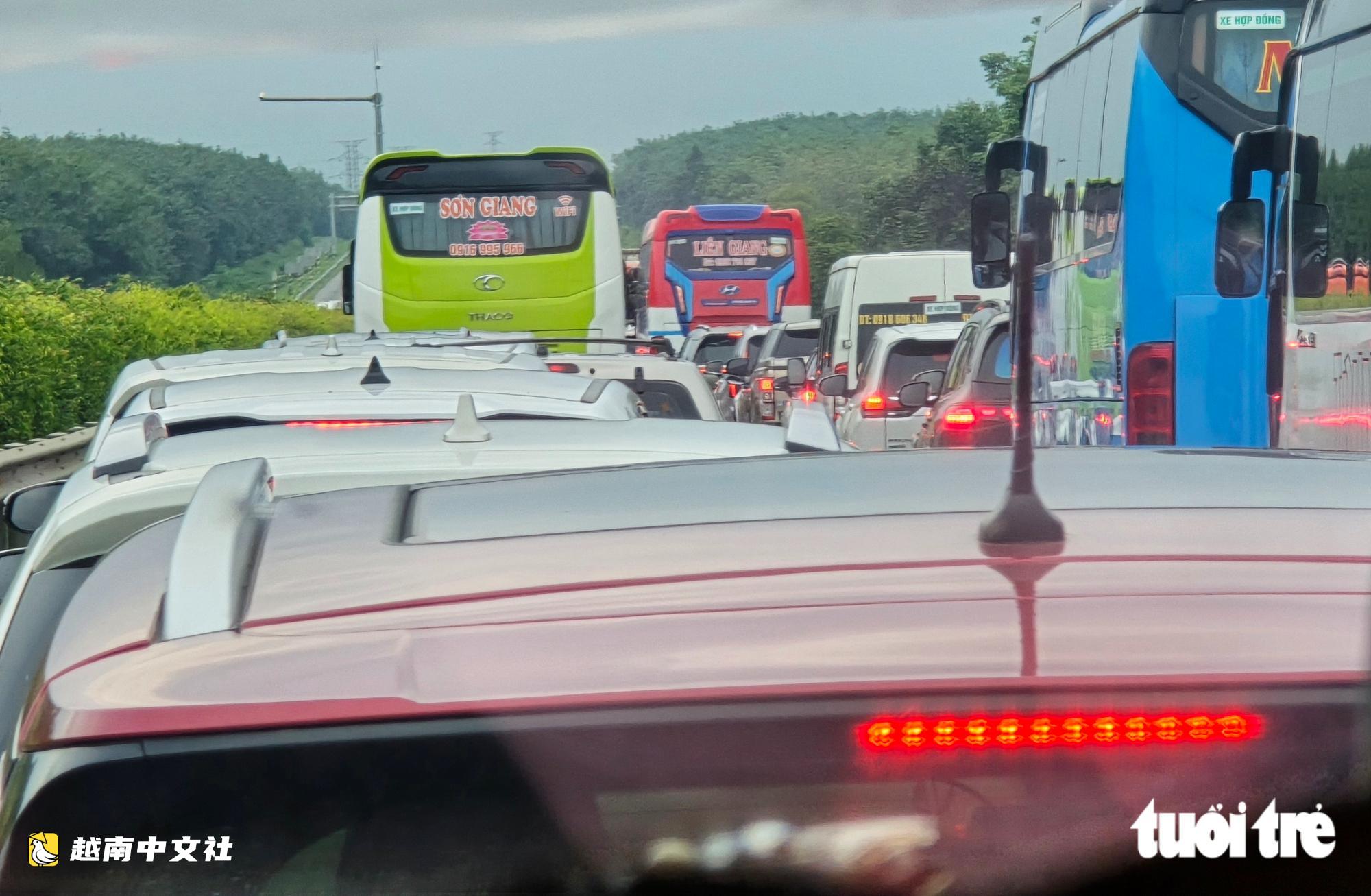 胡志明市-隆城-油曳高速公路週末再堵車,交警有何提醒?
