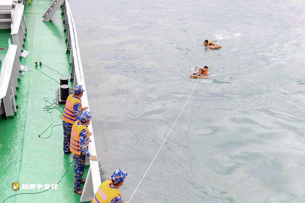 越南峴港一女子墜海漂流8小時後獲救
