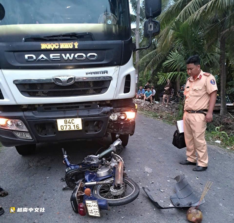 越南永隆:為何投訴近兩年,警方才對致老人死亡事故的司機提起公訴?