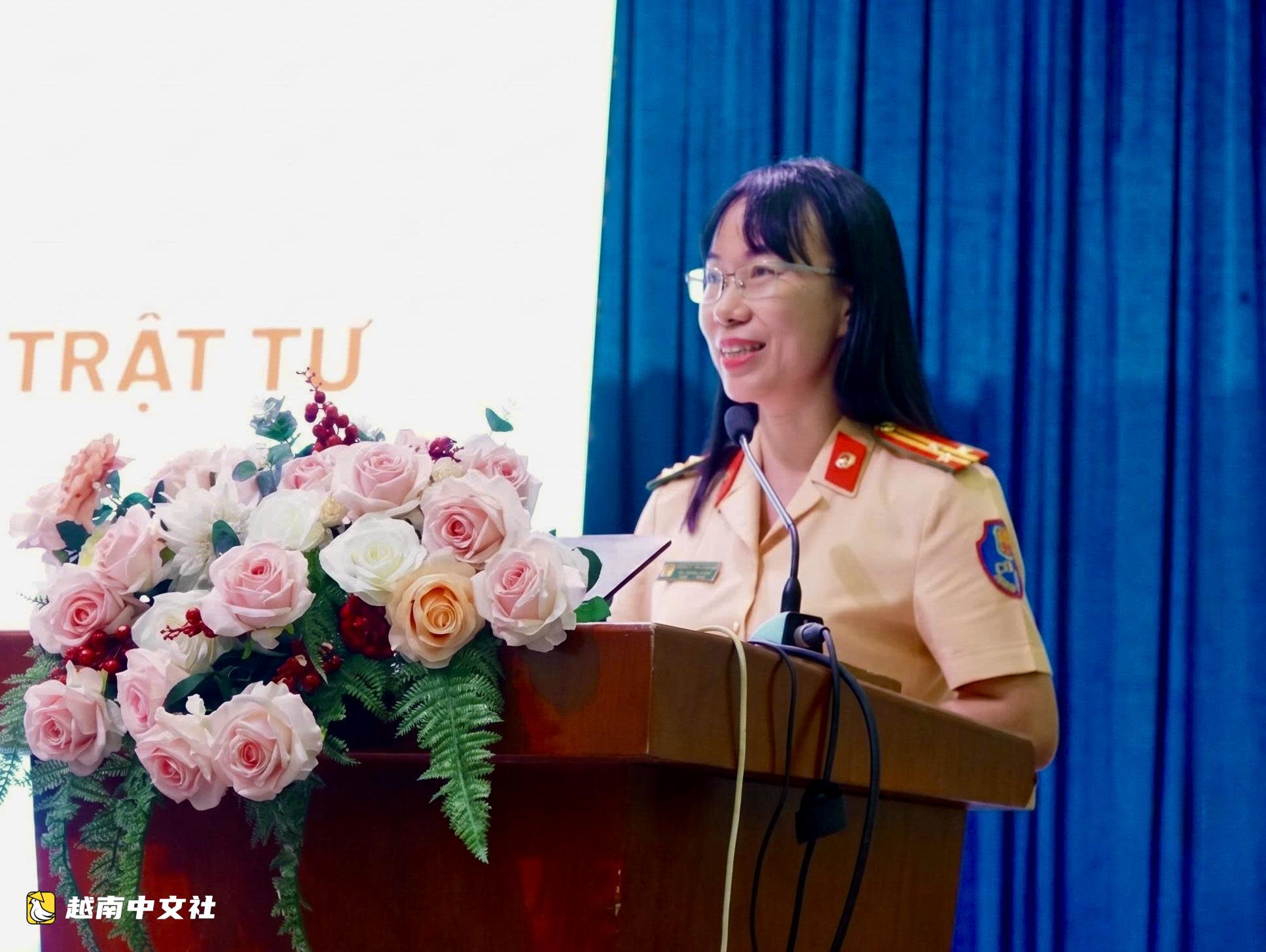 胡志明市1000多名工人接受識別毒品和詐騙陷阱技能培訓