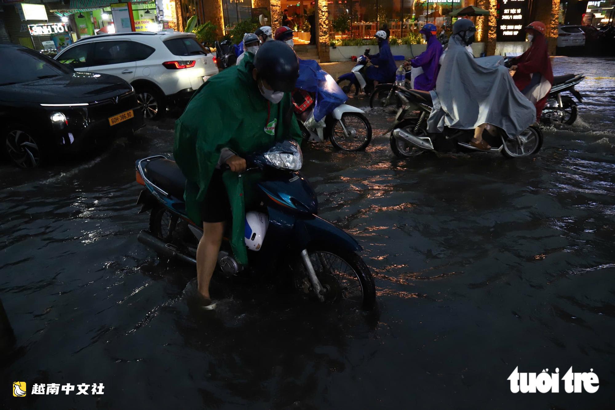 今晚胡志明市雷雨預報:有地方降雨超30毫米
