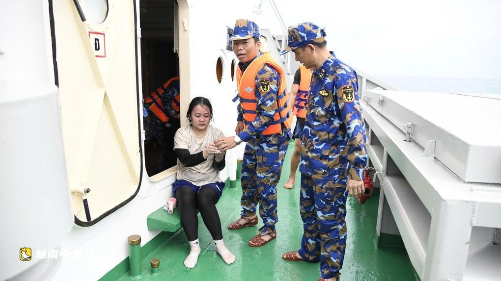 越南峴港一女子墜海漂流8小時後獲救