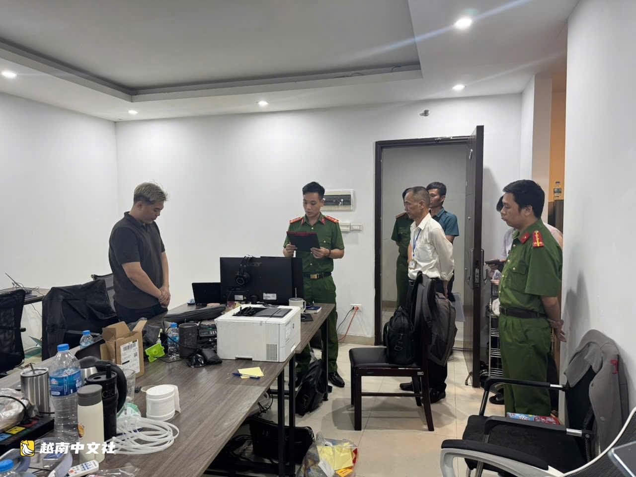 越南對‘婆六骨關節’中藥虛假廣告案21名嫌疑人提起公訴