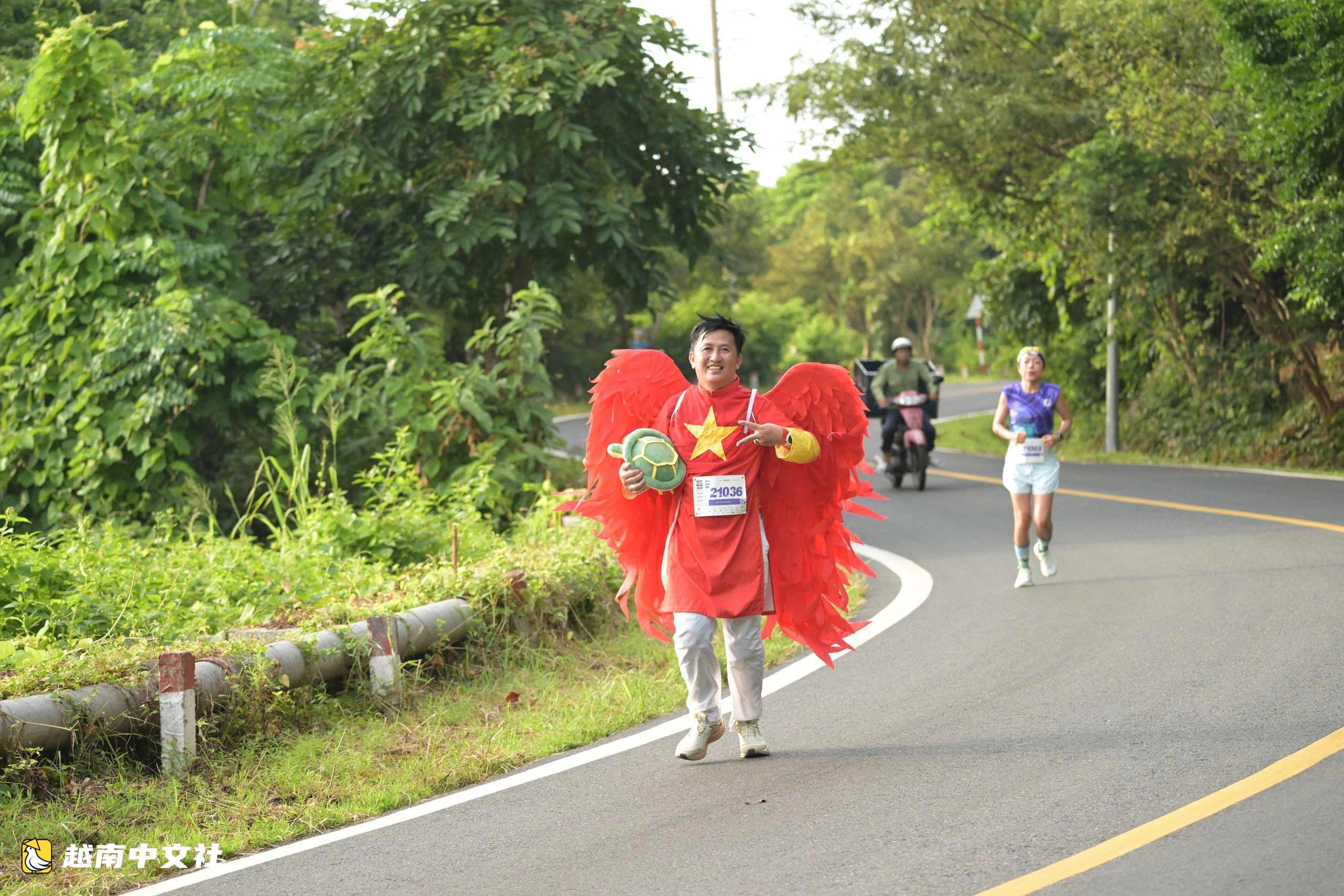 奔跑在越南昆島美麗的路線上
