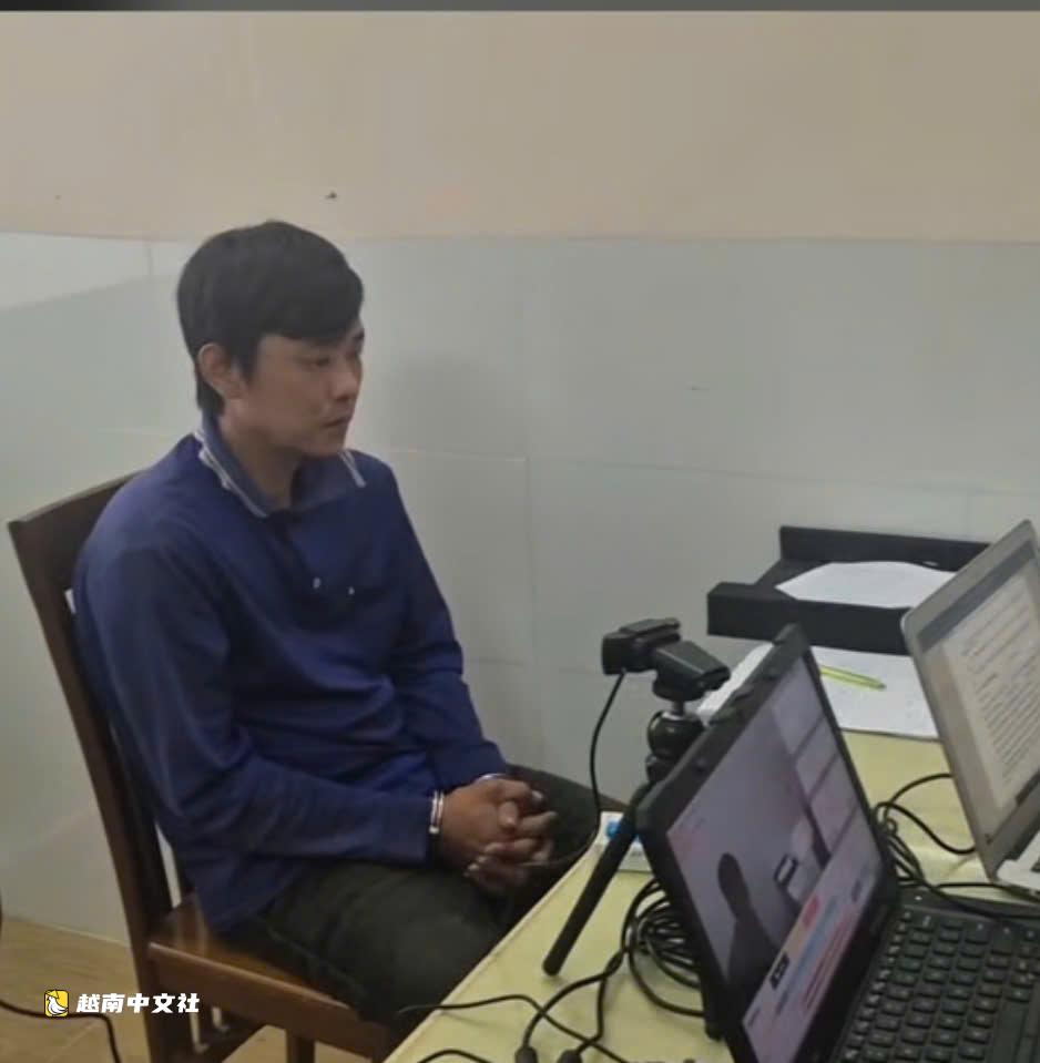 越南芹苴警方抓獲兩名光天化日搶奪女子項鍊的嫌疑人