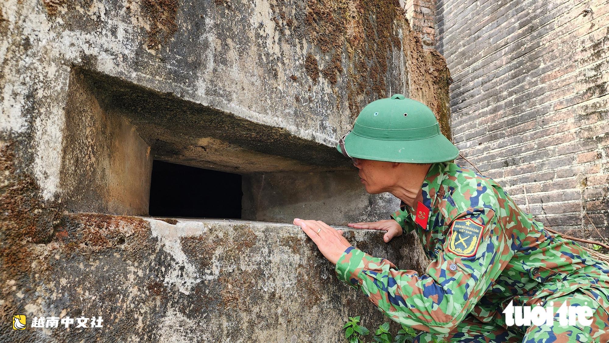 越南工兵拆除順化皇城內軍事碉堡