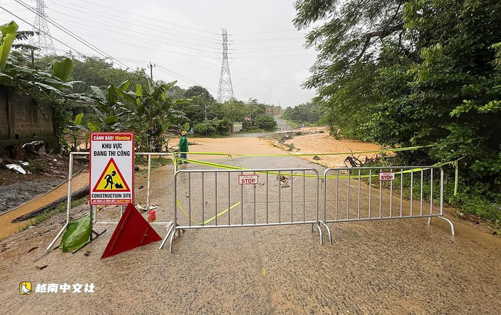 越南廣治省暴雨致使多地交通中斷