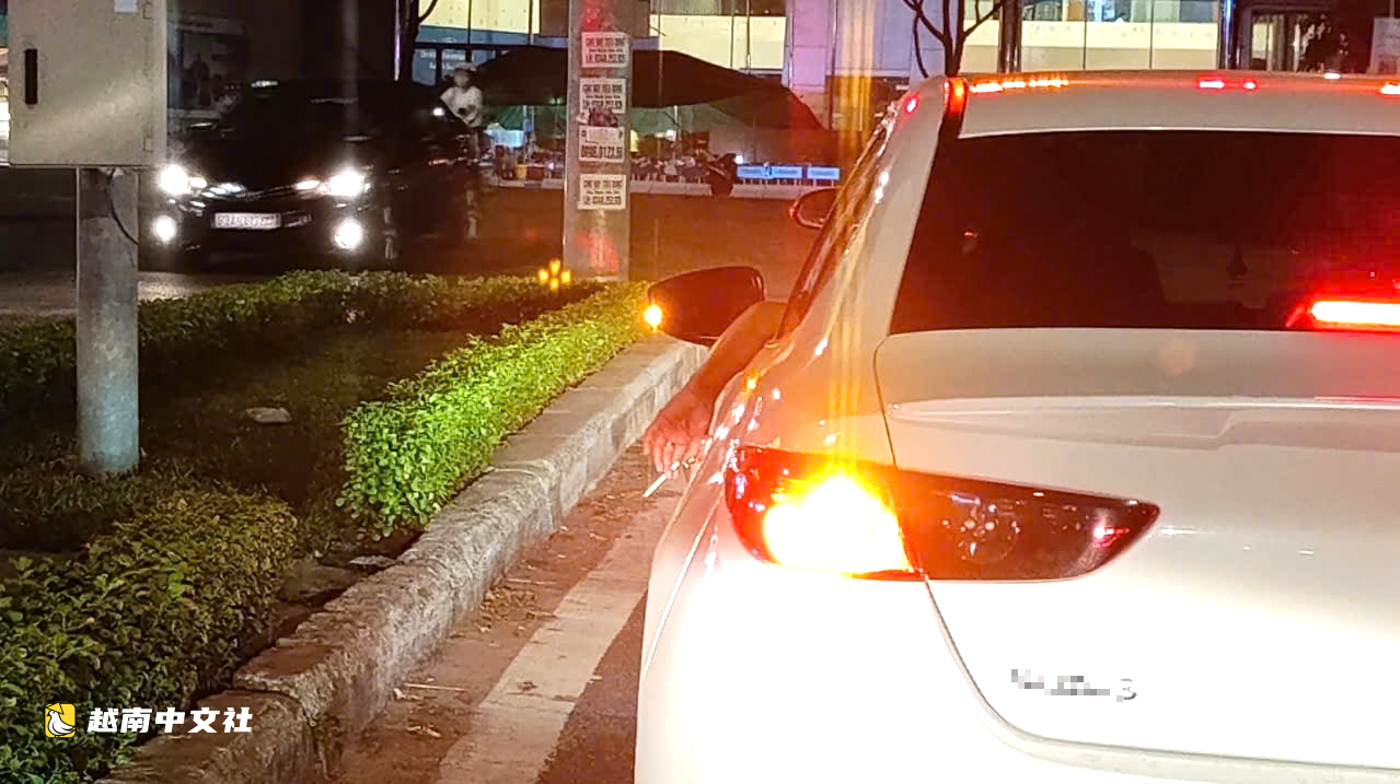 越南:一邊開車一邊抽菸,會被罰款嗎?