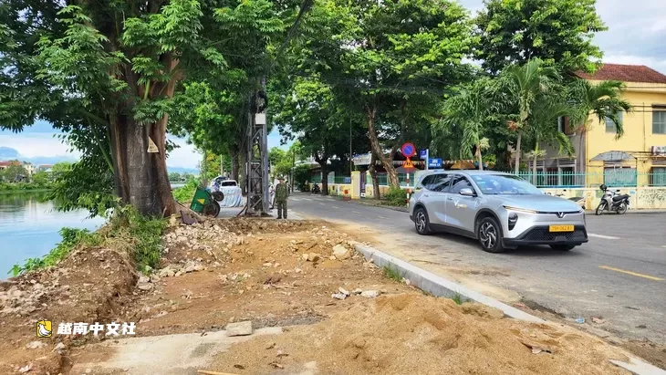 越南工兵拆除順化皇城內軍事碉堡