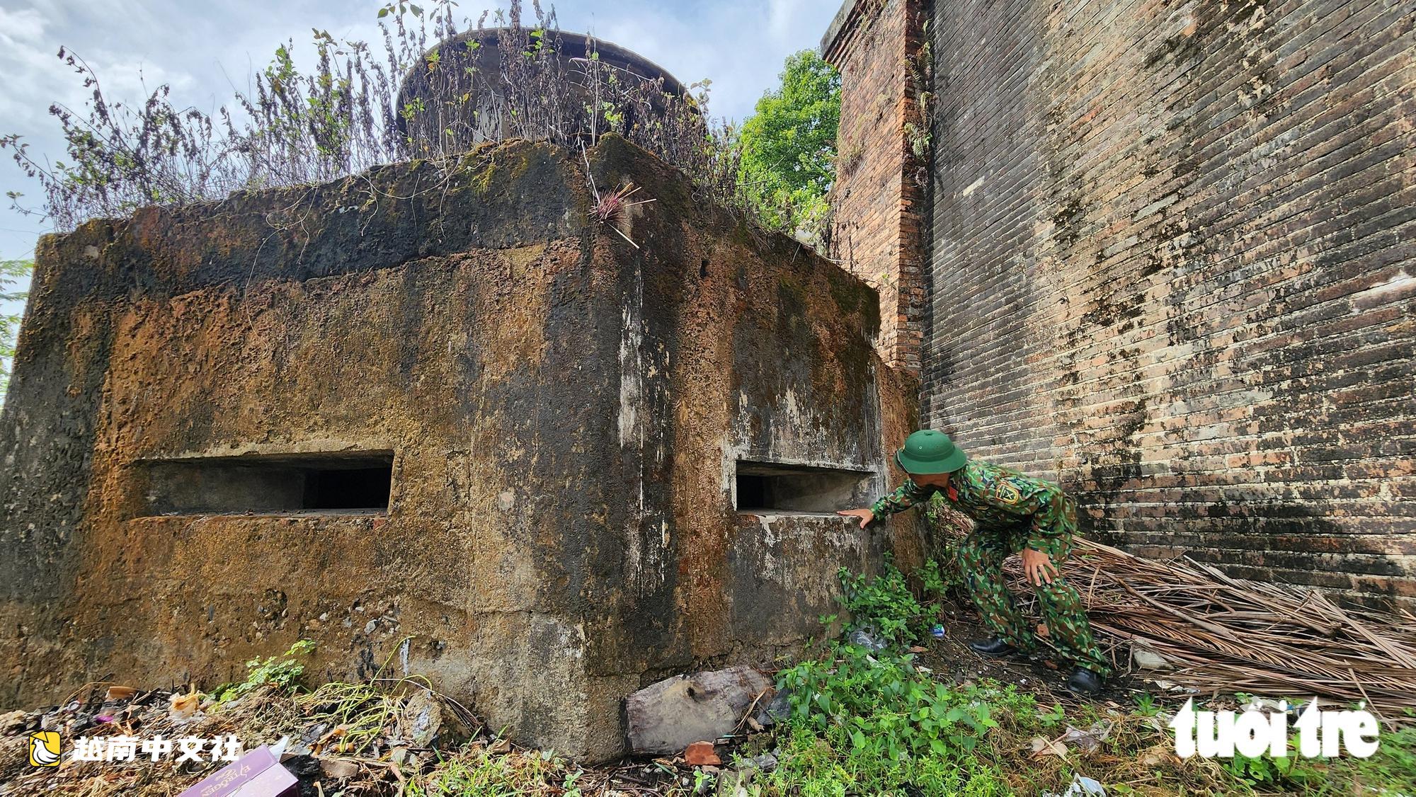 越南工兵拆除順化皇城內軍事碉堡