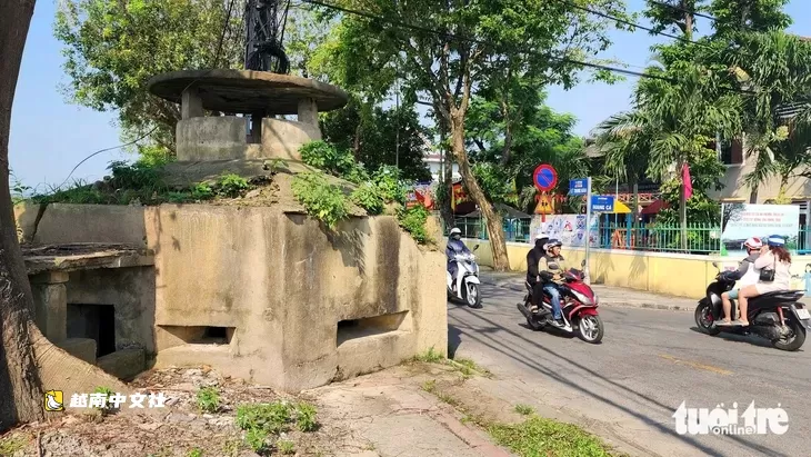 越南工兵拆除順化皇城內軍事碉堡
