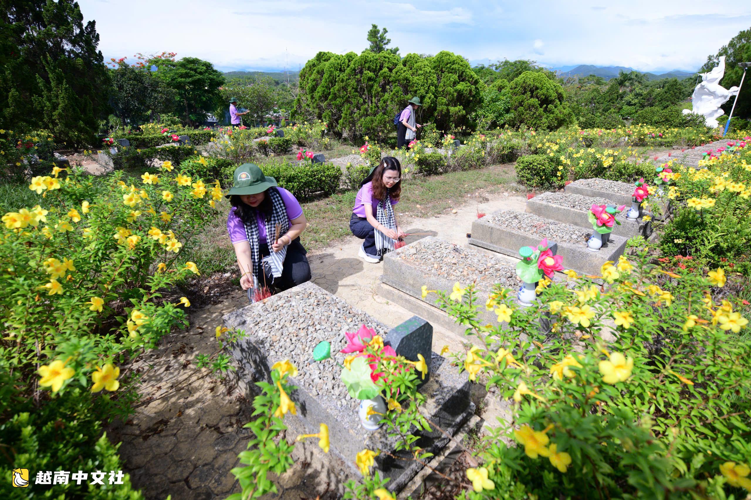 胡志明市宣傳、民運及新聞幹部代表團赴廣治、順化、峴港‘火線之地’開展感恩之旅