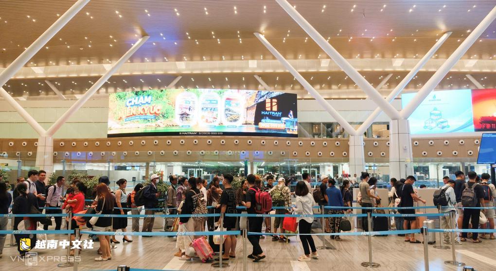 無人機闖入越南新山一機場致100多架航班中斷