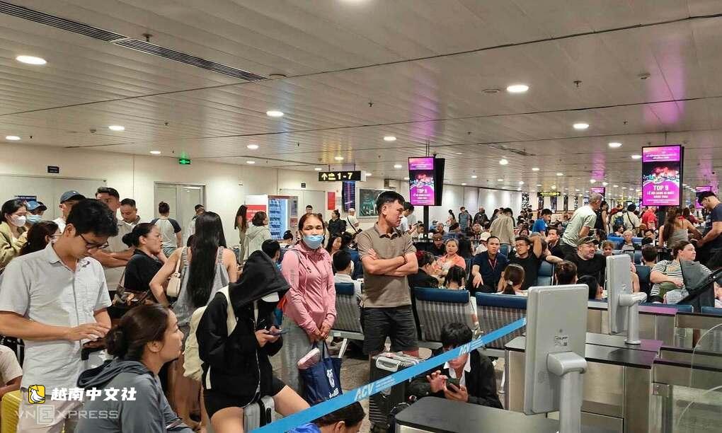 越南新山一機場因無人機入侵停止起降超兩小時