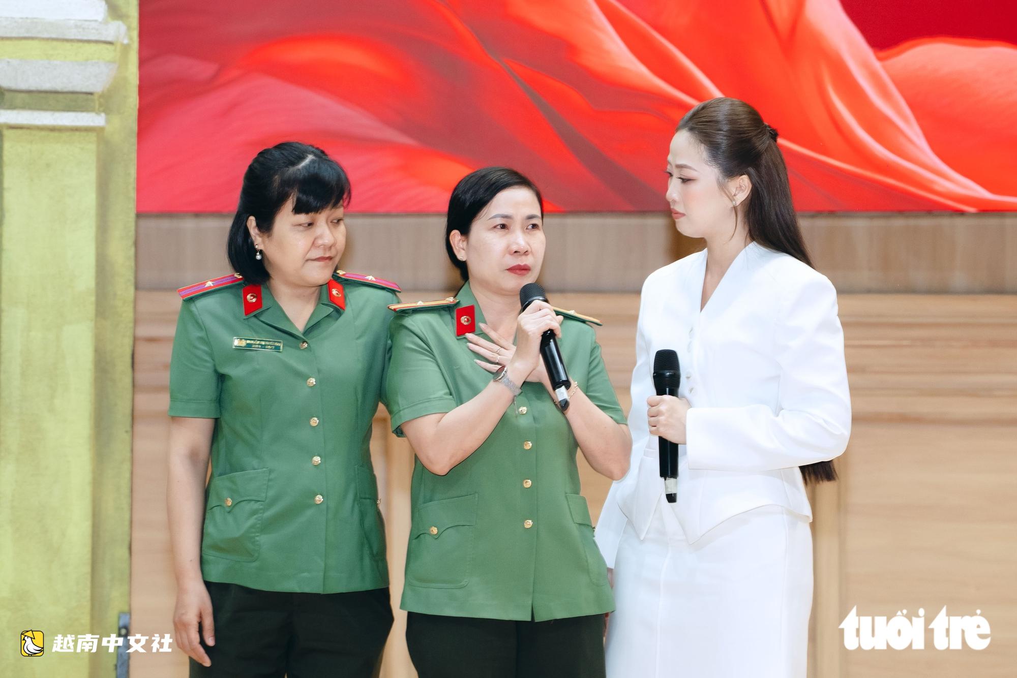 越南公安女幹警學習將工作留在門外,把安寧帶回家