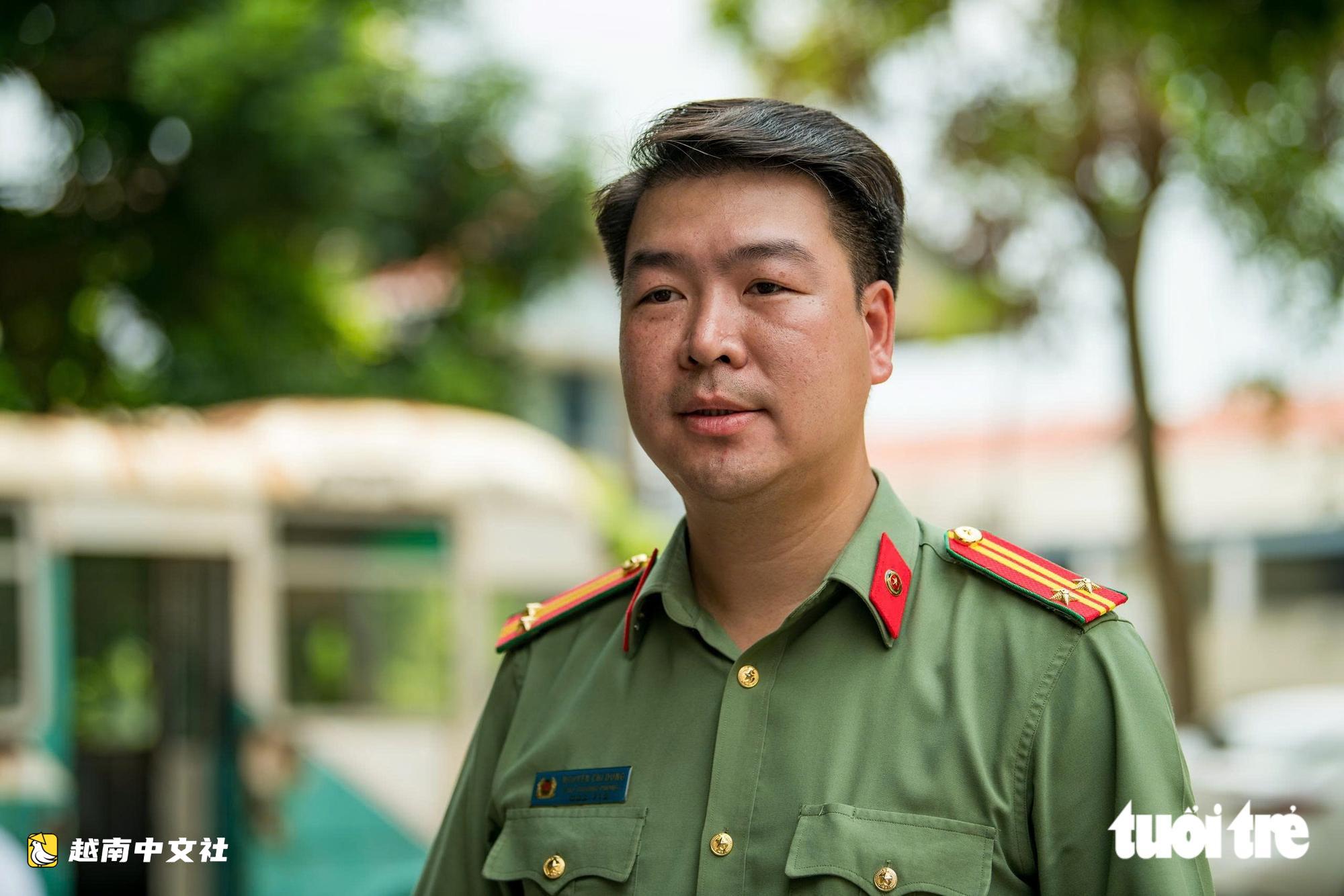 越南警衛司令部訓練警犬“出擊”打擊罪犯,“無聲”示意