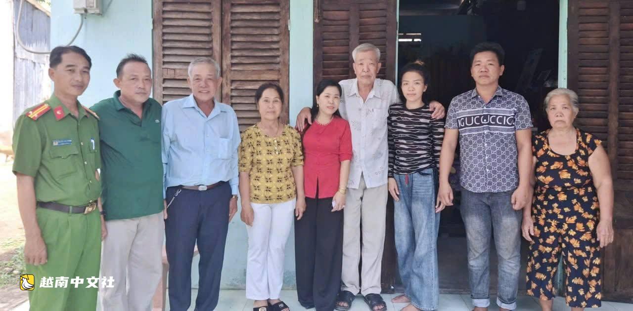 越南女子與失散43年的親生父親感人團聚
