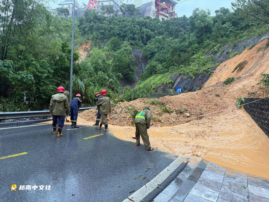 越南廣寧省因山體滑坡緊急疏散近400人