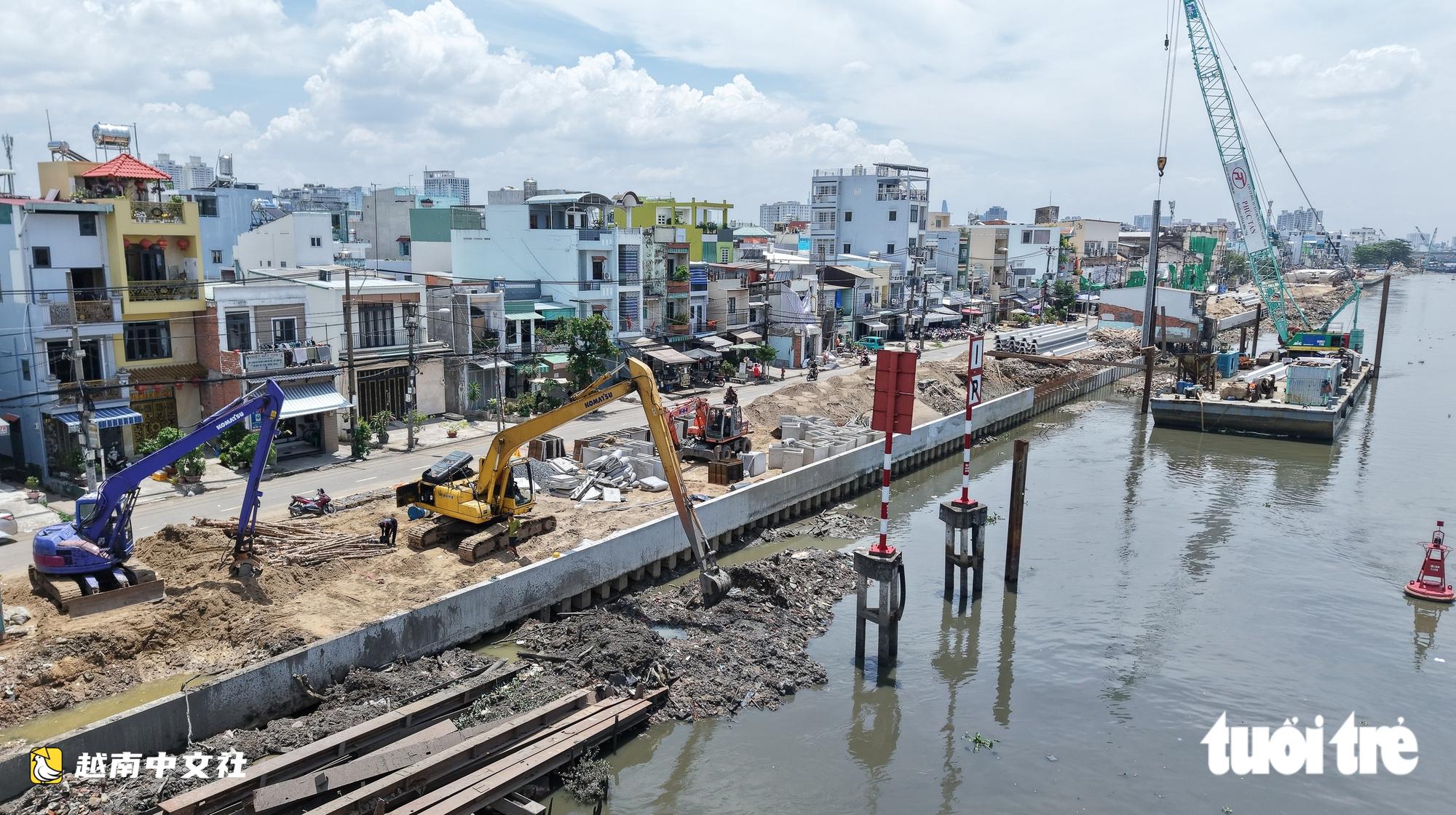 胡志明市雙運河南岸全景:數千間房屋搖搖欲墜等待拆遷