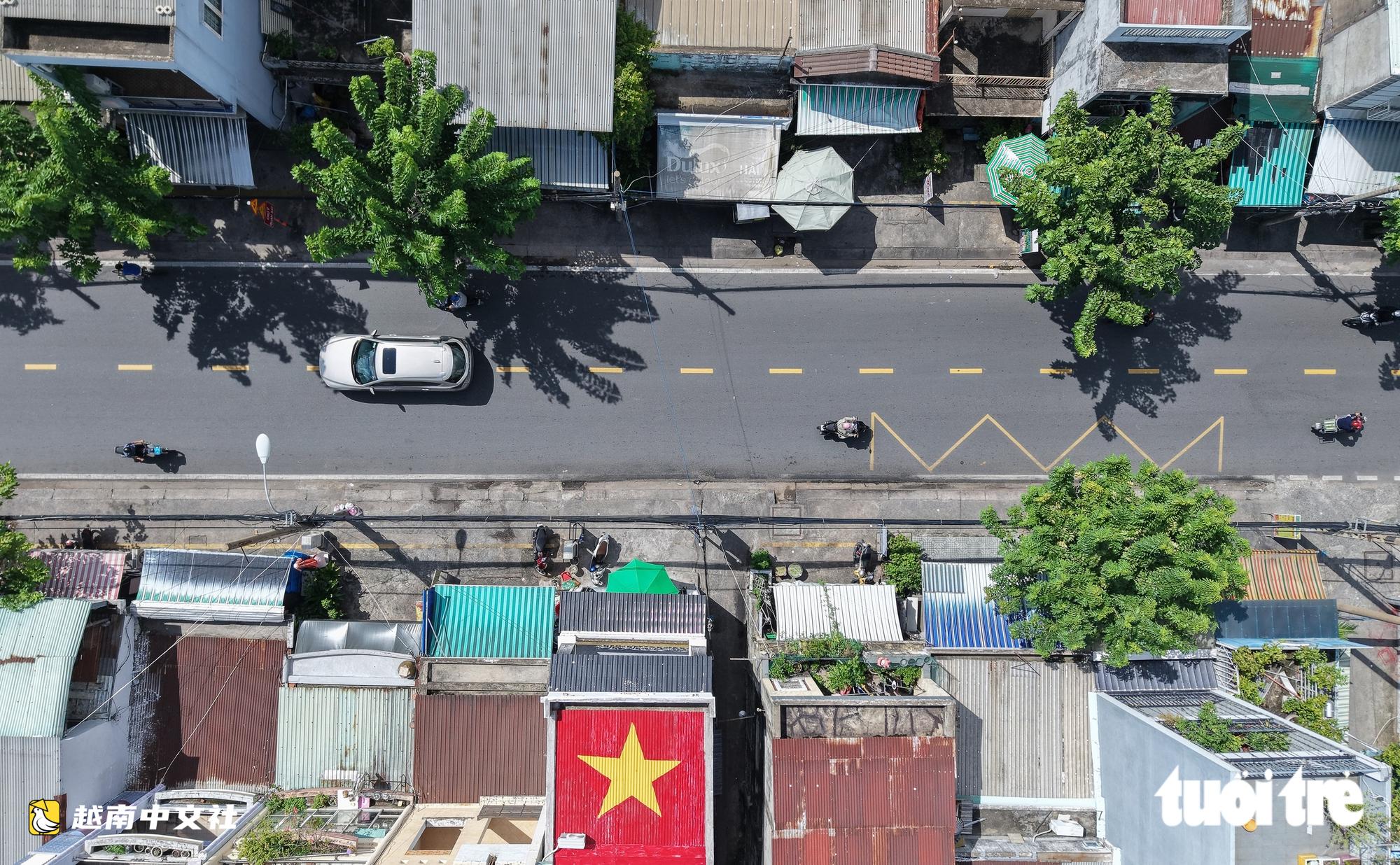 胡志明市雙運河南岸全景:數千間房屋搖搖欲墜等待拆遷