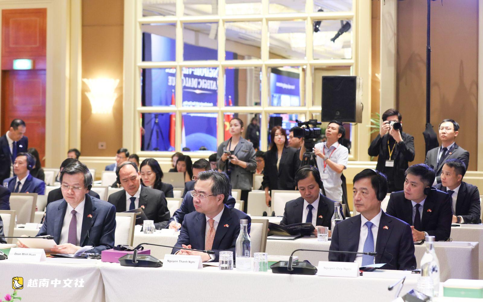 越南與新加坡攜手邁向自強未來:以人力資源和科技為支撐