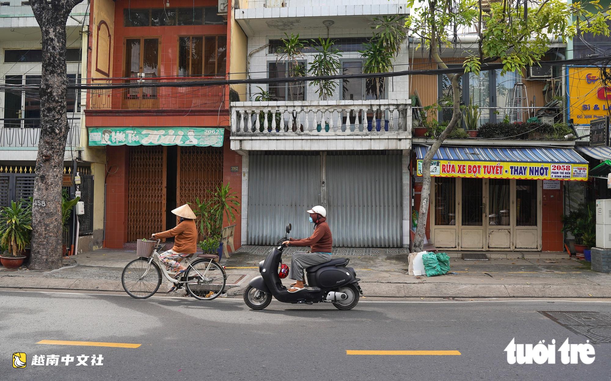 胡志明市雙運河南岸全景:數千間房屋搖搖欲墜等待拆遷