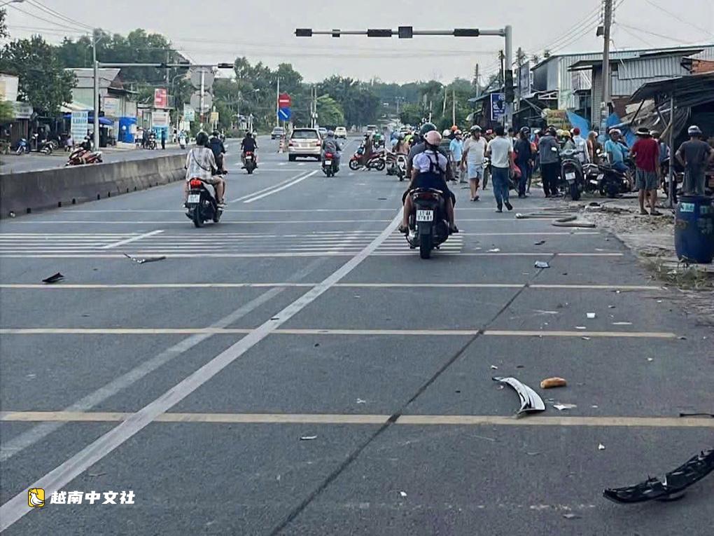 汽車撞死摩托車騎手後衝入胡志明市民宅