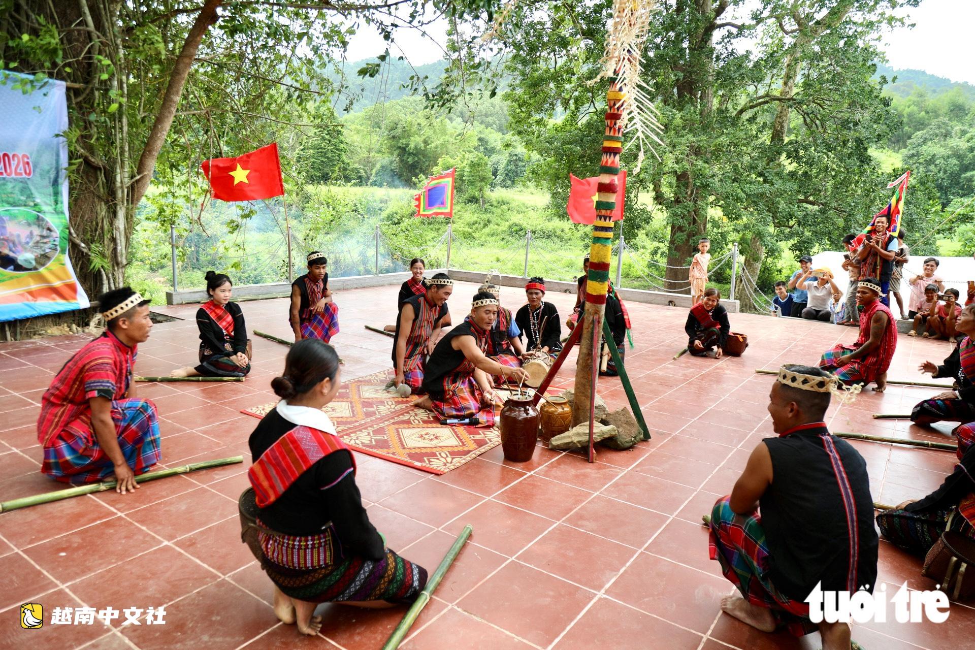 越南長山森林深處:雲僑族插秧節祈求豐收,並與旅遊相結合