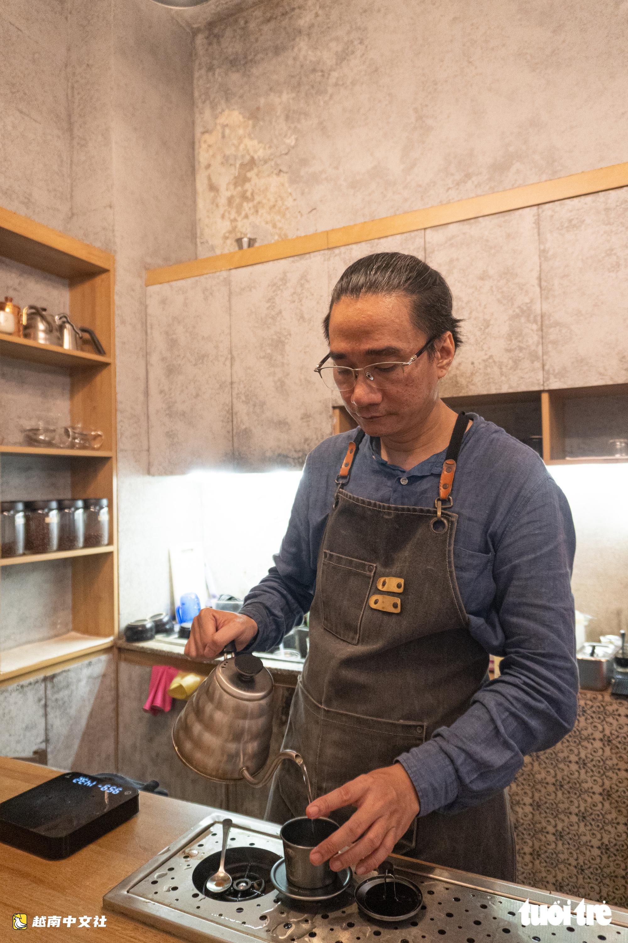 河內古街咖啡店因迷宮式入口吸引西方遊客