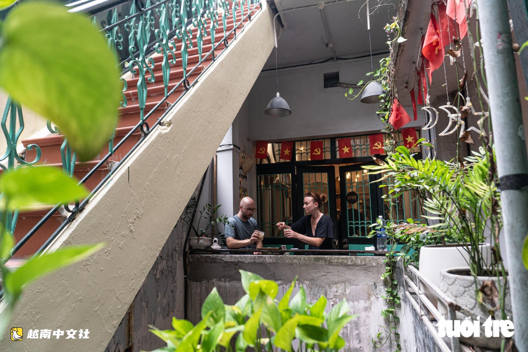 河內古街咖啡店因迷宮式入口吸引西方遊客