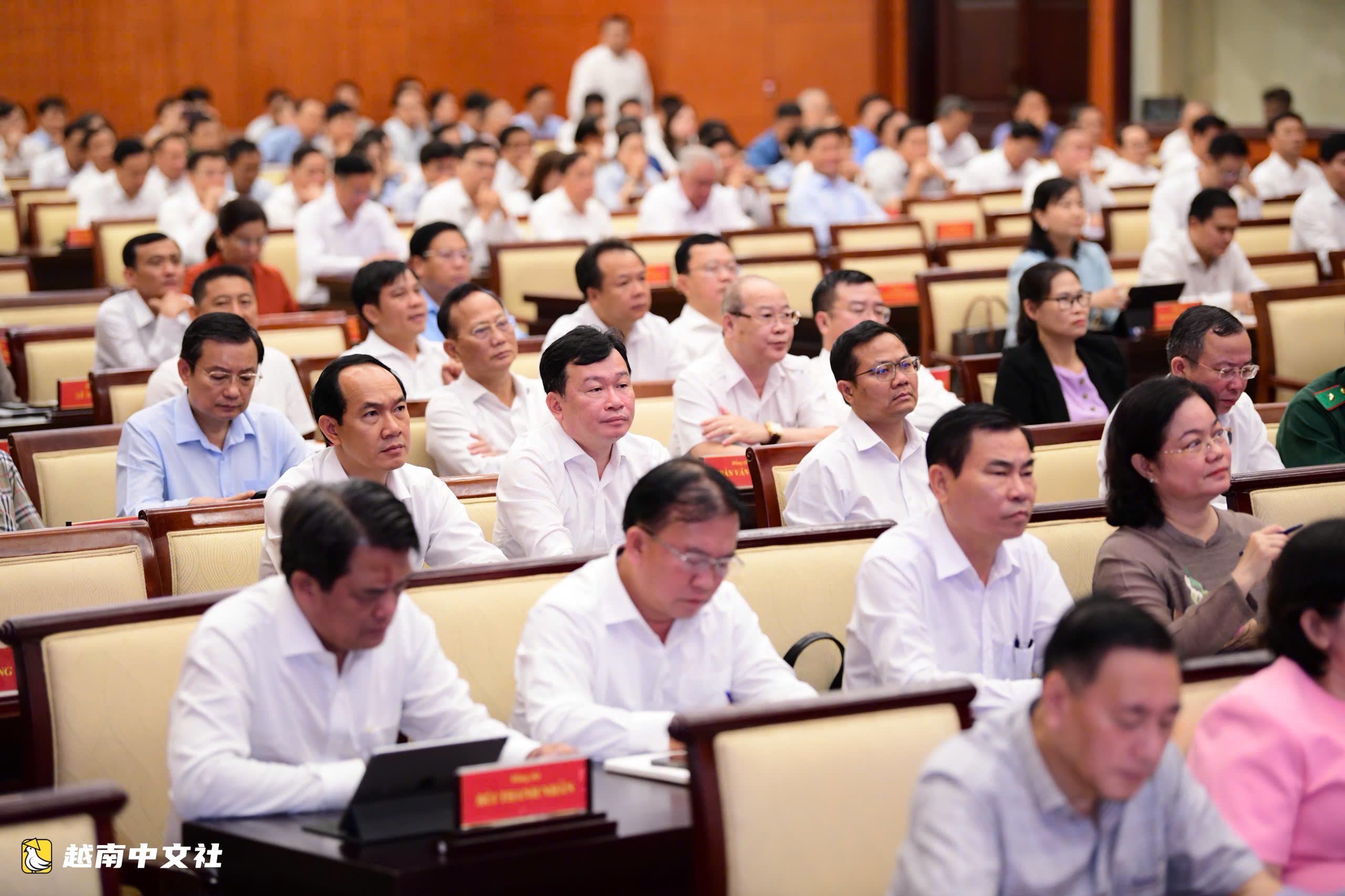 越南胡志明市市委召開貫徹落實《城市發展法》的會議