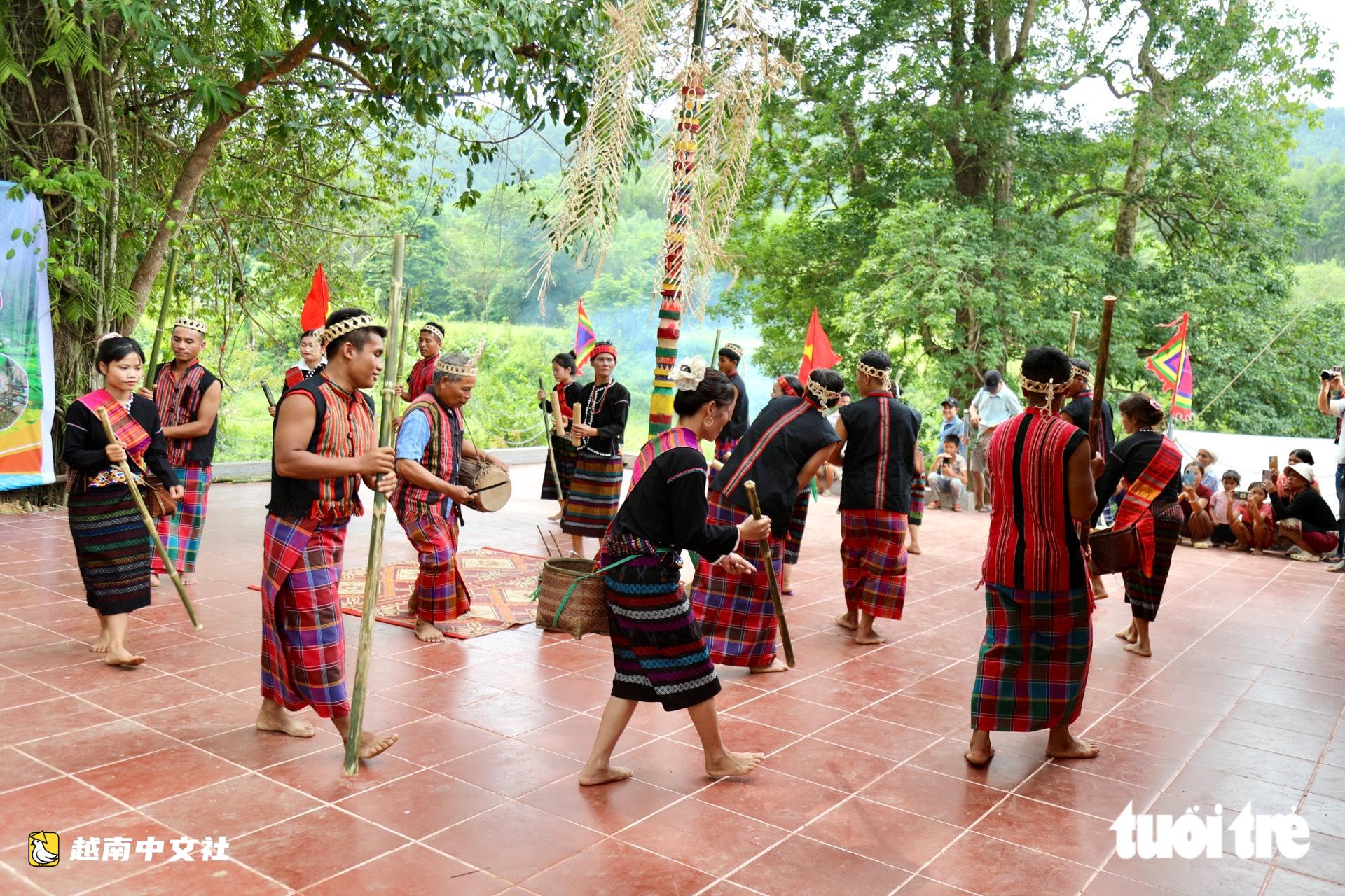 越南長山森林深處:雲僑族插秧節祈求豐收,並與旅遊相結合