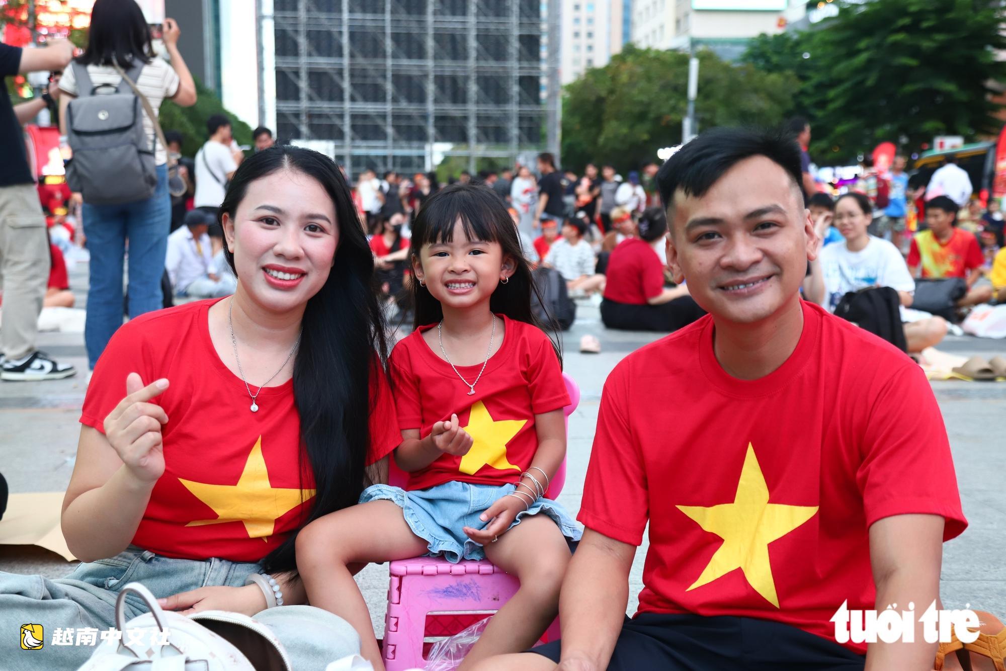 胡志明市滿城紅,球迷蓄勢待發與球隊一同‘燃燒’