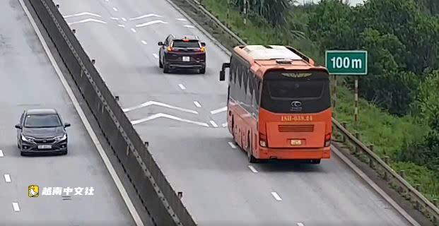 越南首批兩名司機因高速未保持安全距離被罰款