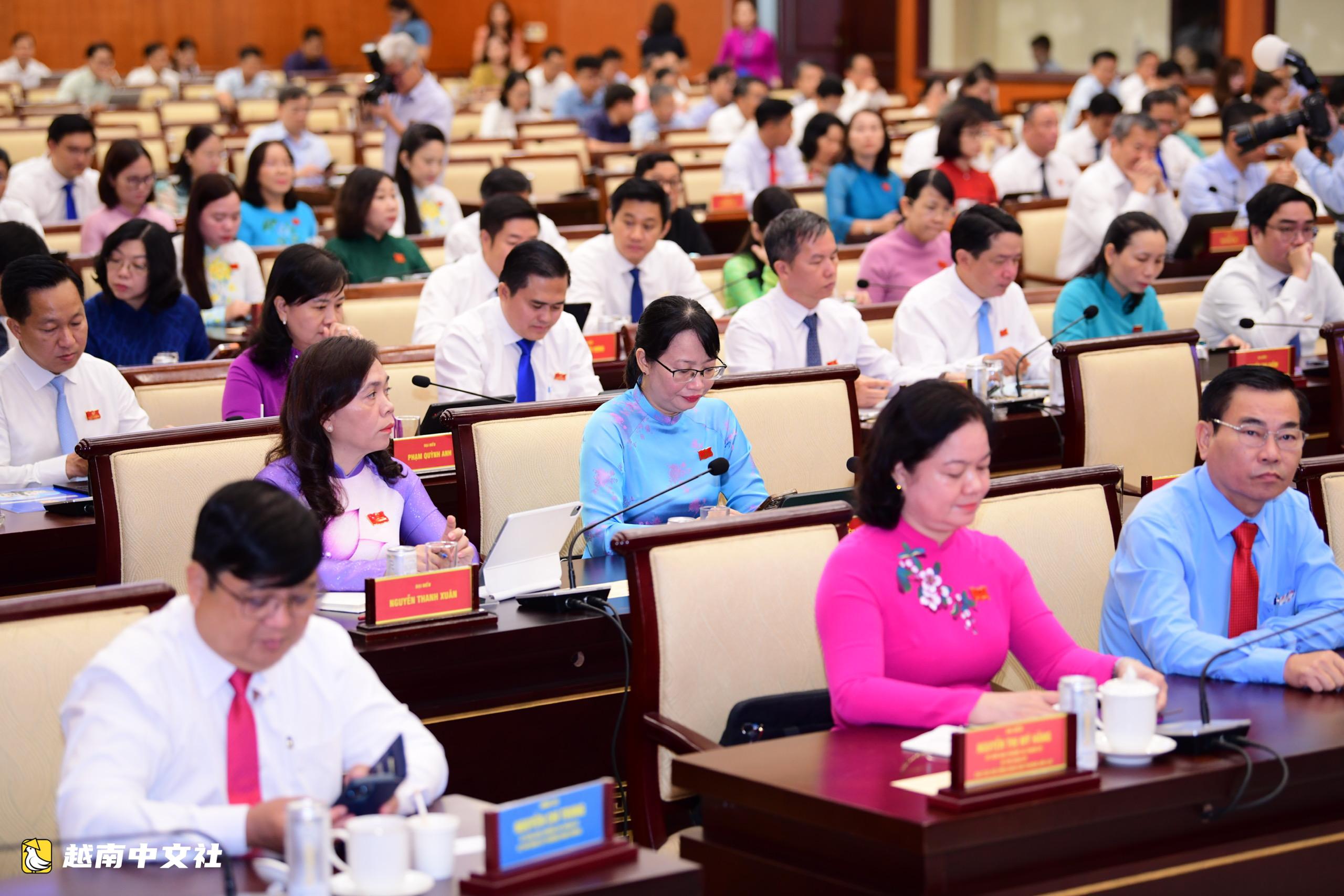 胡志明市人民議會主席:傾聽專家、企業和民眾意見以完善決議